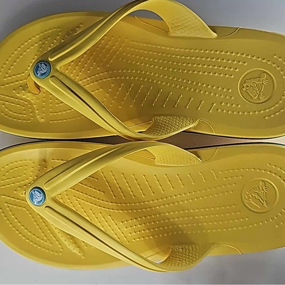 CROCS Unisex sandals Yellow Flip Flops Men’s size 9 / women’s 11 - Picture 3 of 13